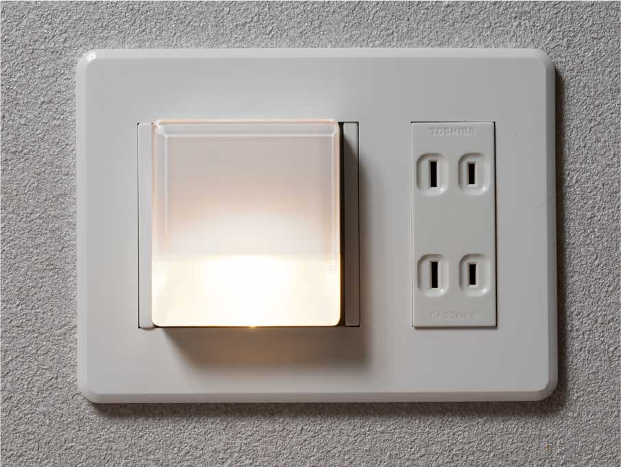 廊下足元保安灯