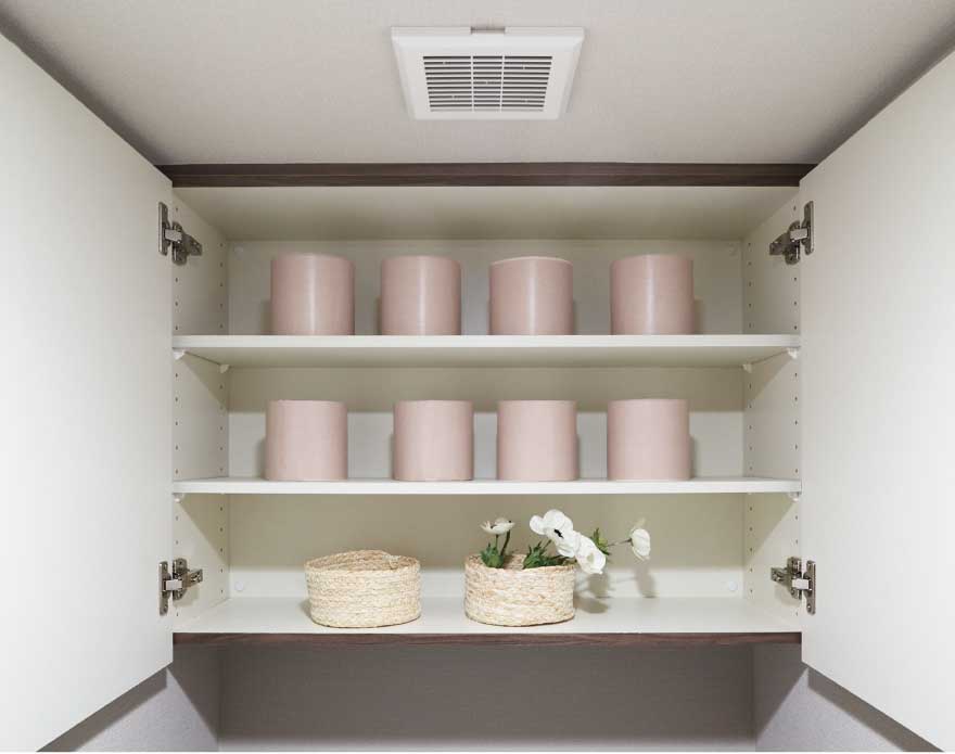 トイレ上部吊戸収納